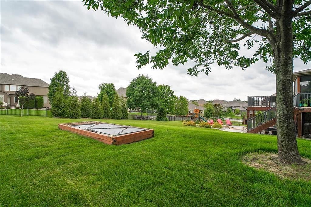 116 NW LEWIS Drive — photo 60