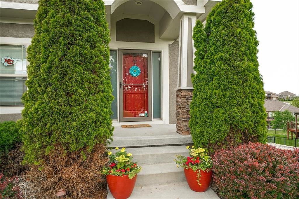 116 NW LEWIS Drive — photo 62