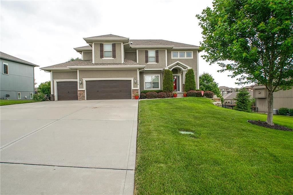 116 NW LEWIS Drive — photo 65