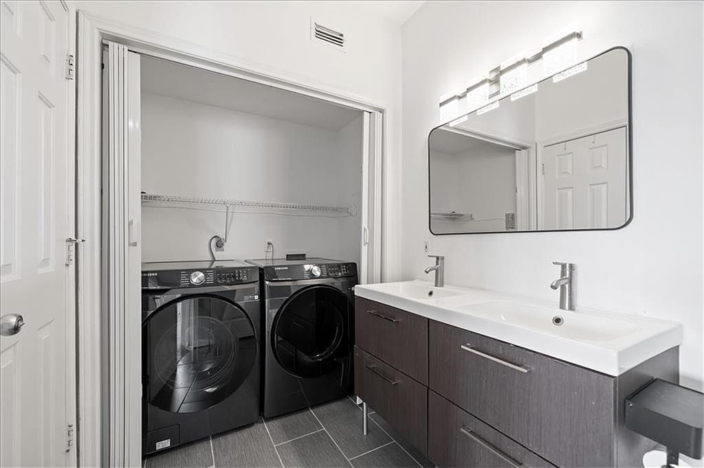 11625 TOMAHAWK CREEK PARKWAY — photo 15