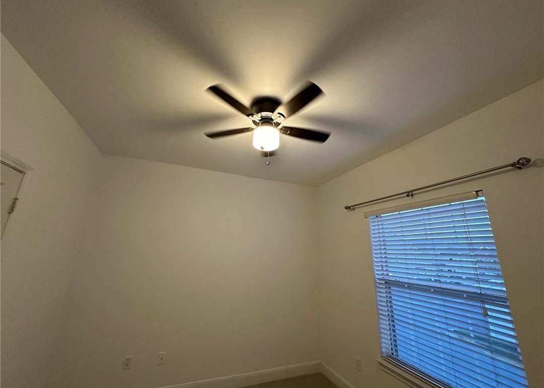 11625 Tomahawk Creek Parkway — photo 23