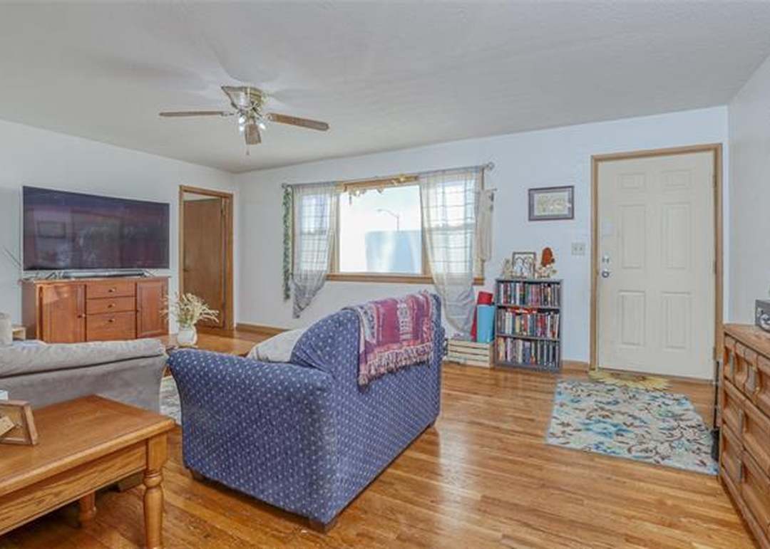 11700 Lawndale Avenue — photo 10