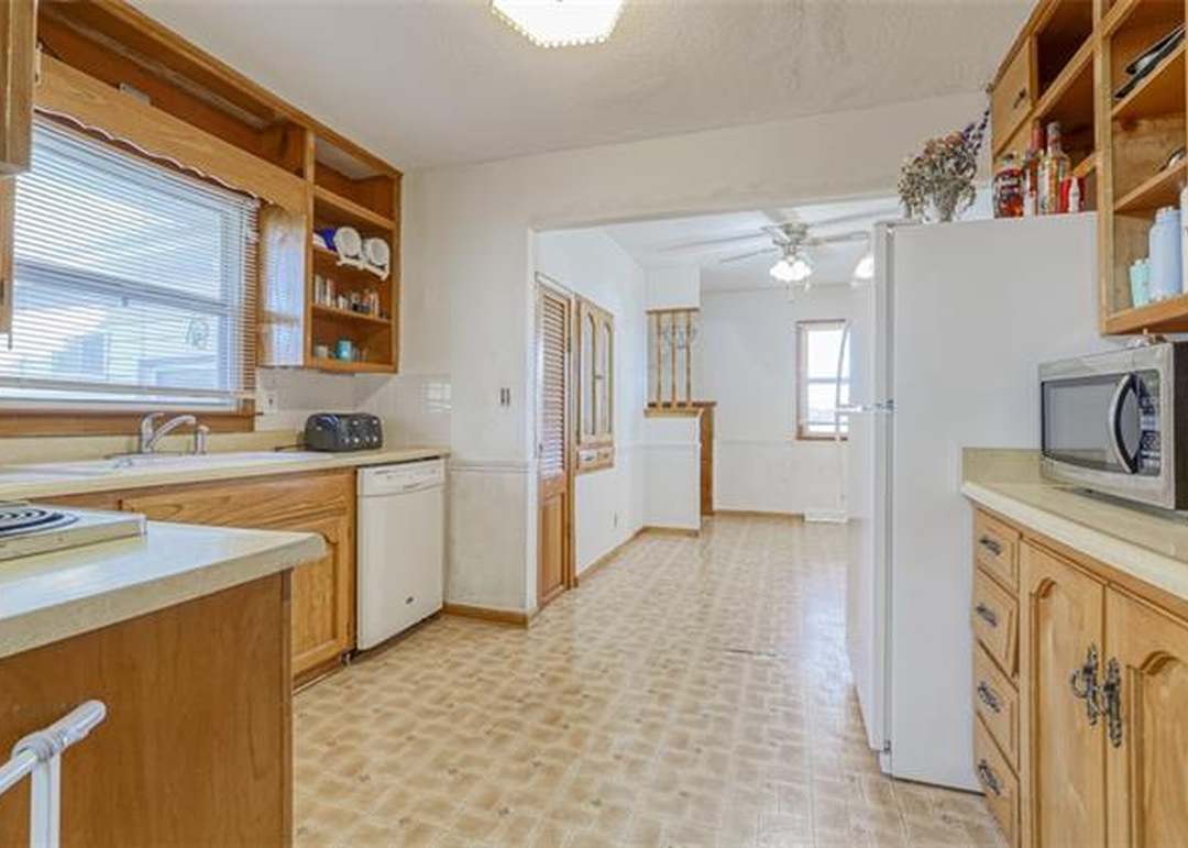 11700 Lawndale Avenue — photo 17
