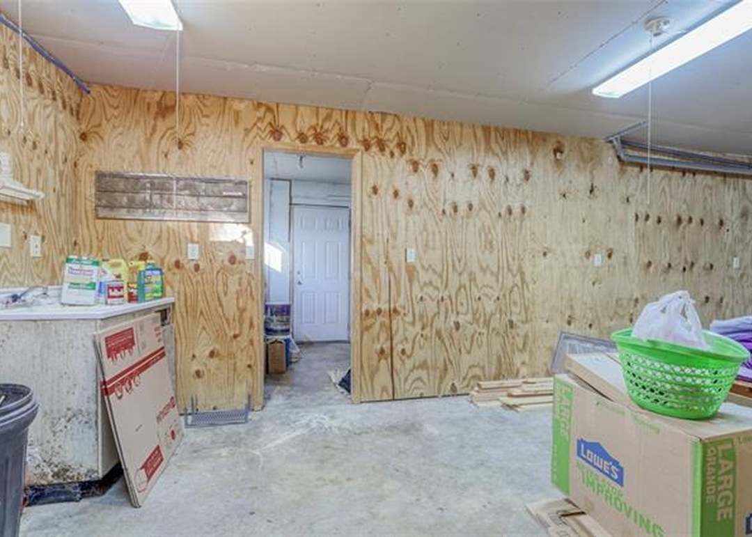 11700 Lawndale Avenue — photo 24