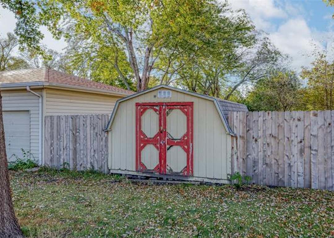 11700 Lawndale Avenue — photo 29