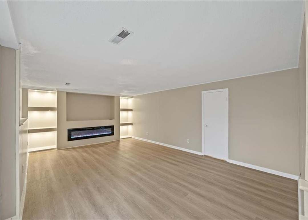 11800 E 77TH Street — photo 19