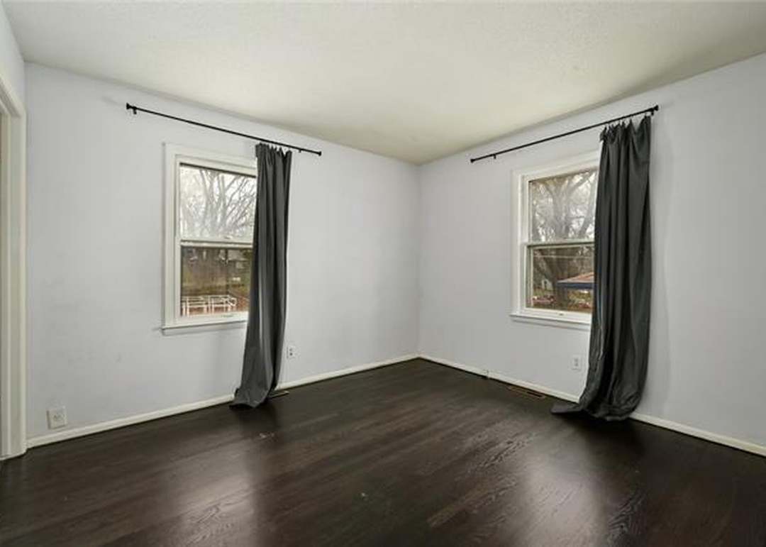 11801 Beacon Avenue — photo 7