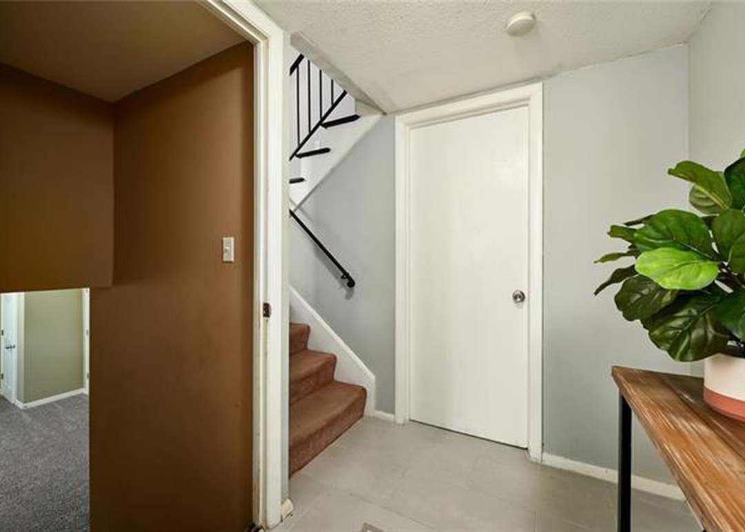 11801 Beacon Avenue — photo 9