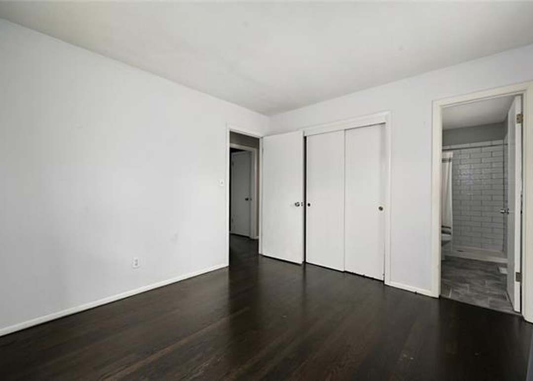 11801 Beacon Avenue — photo 14