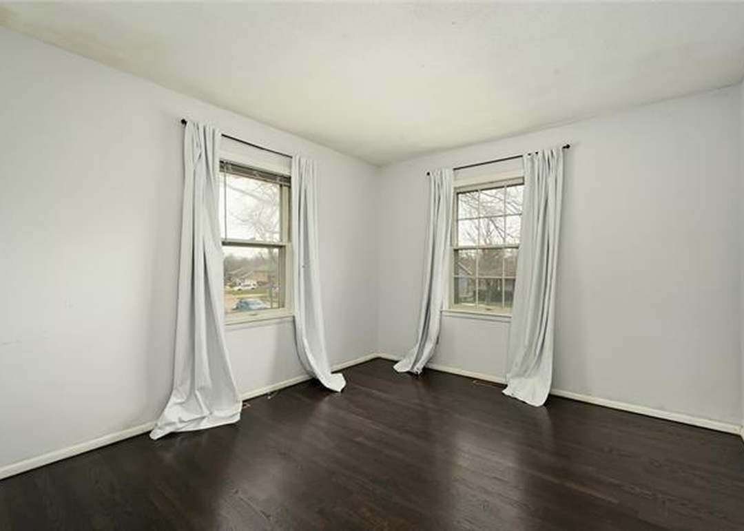 11801 Beacon Avenue — photo 15