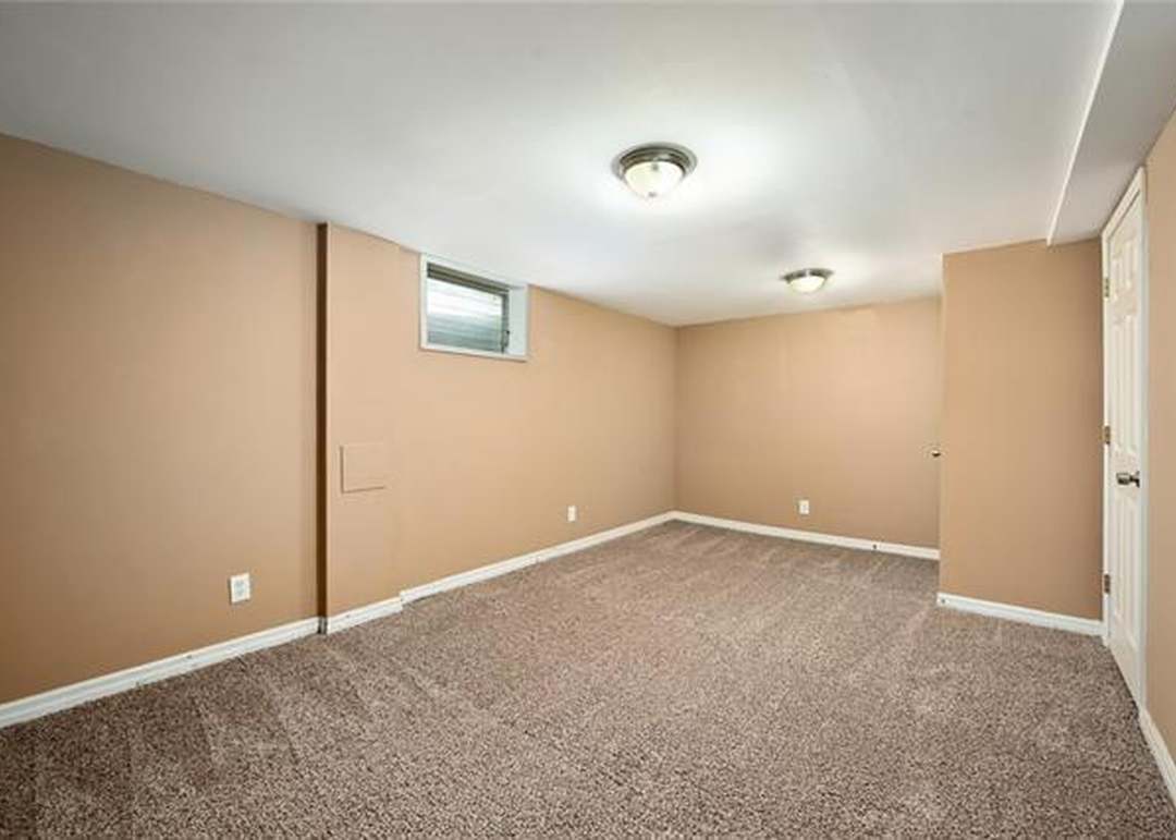 11801 Beacon Avenue — photo 17