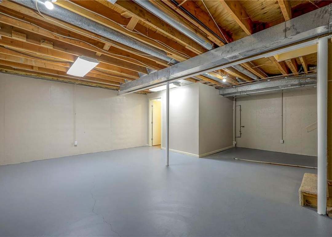 11906 England Street — photo 3