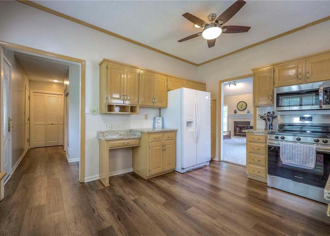 11906 England Street — photo 10