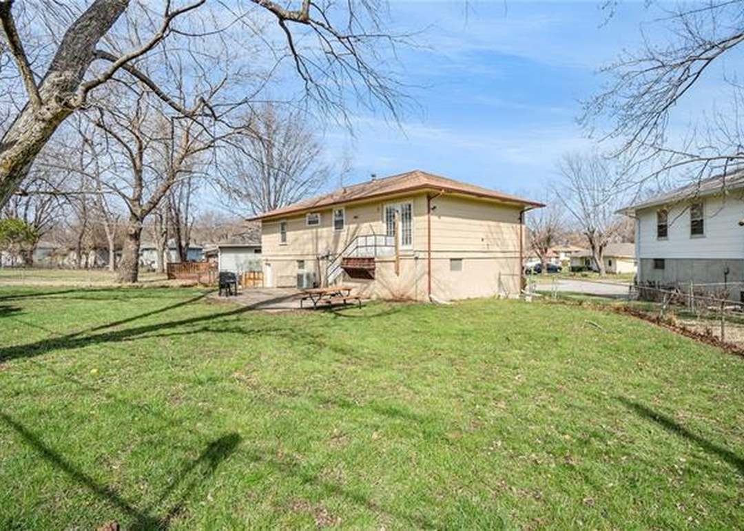 11926 Armitage Drive — photo 23