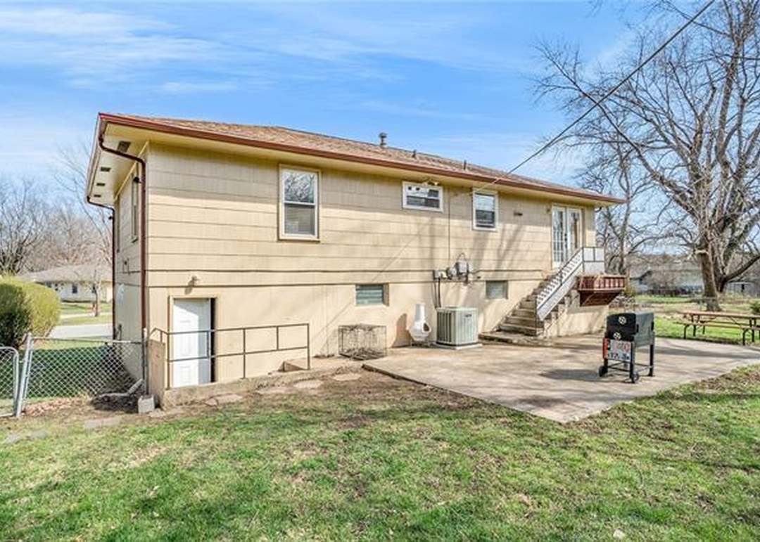 11926 Armitage Drive — photo 24