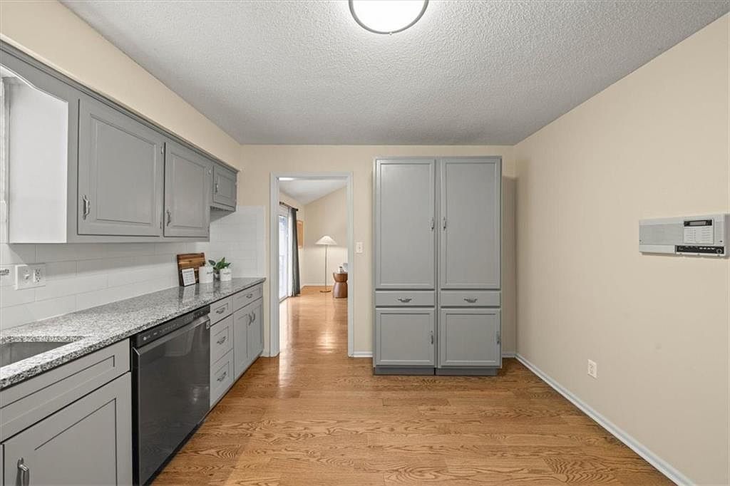11961 W 66th Street — photo 10