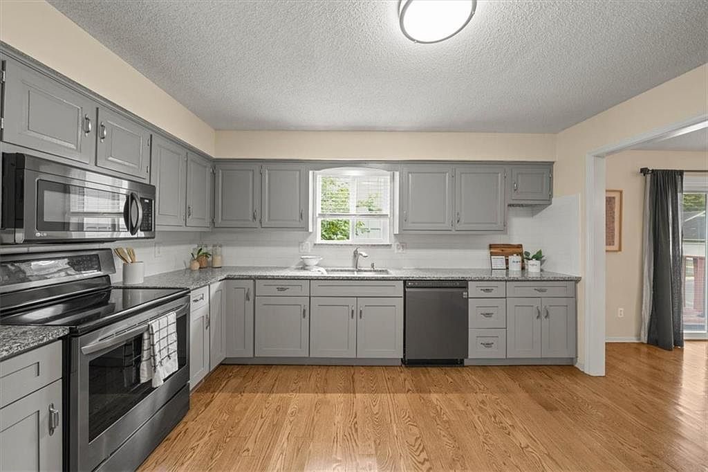 11961 W 66th Street — photo 13