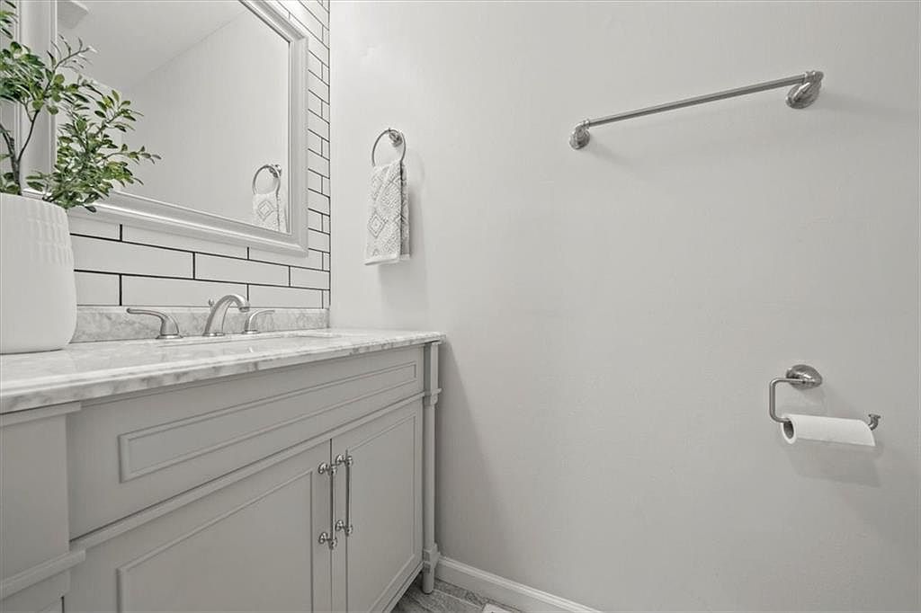 11961 W 66th Street — photo 14