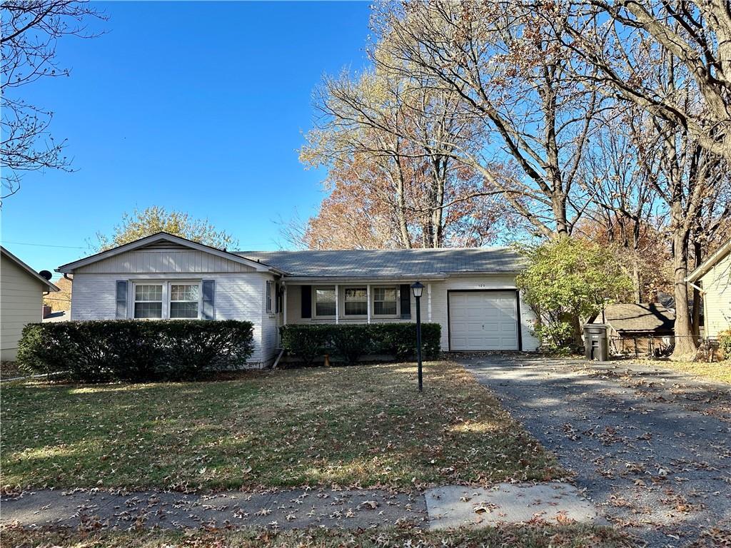 120 Hawthorne Drive — photo 1