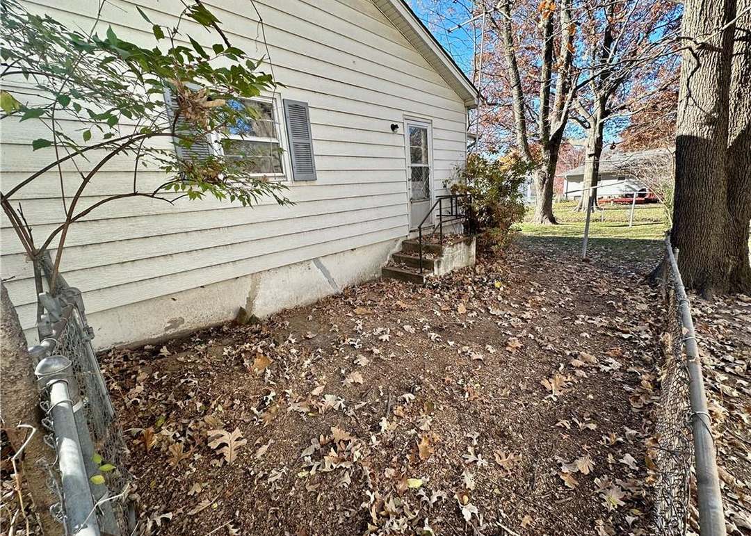 120 Hawthorne Drive — photo 3