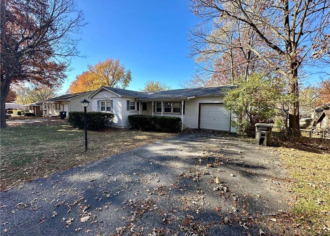 120 Hawthorne Drive — photo 4