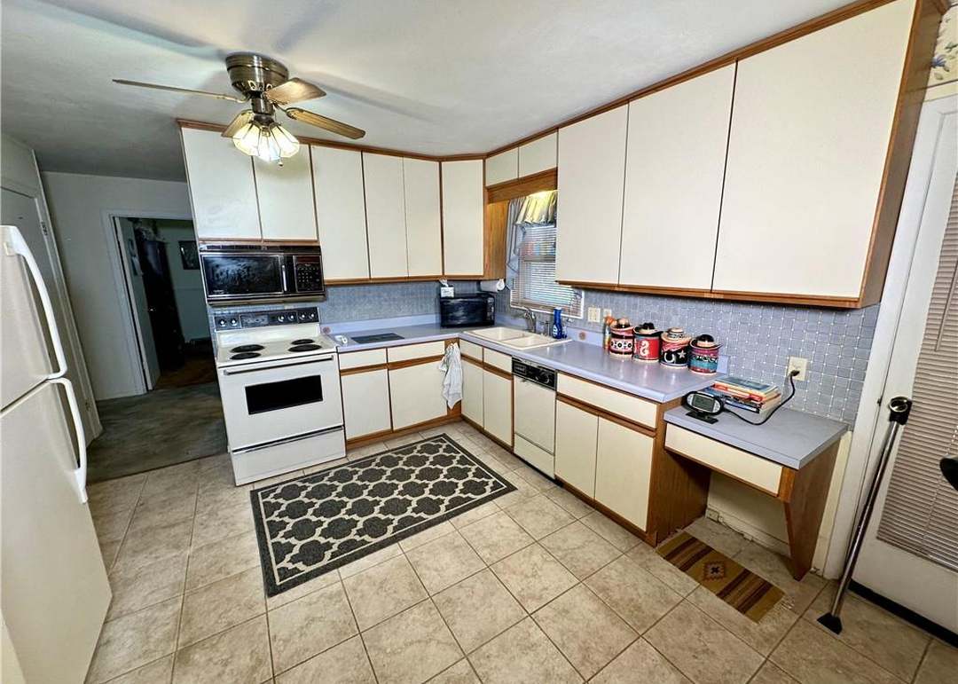 120 Hawthorne Drive — photo 8
