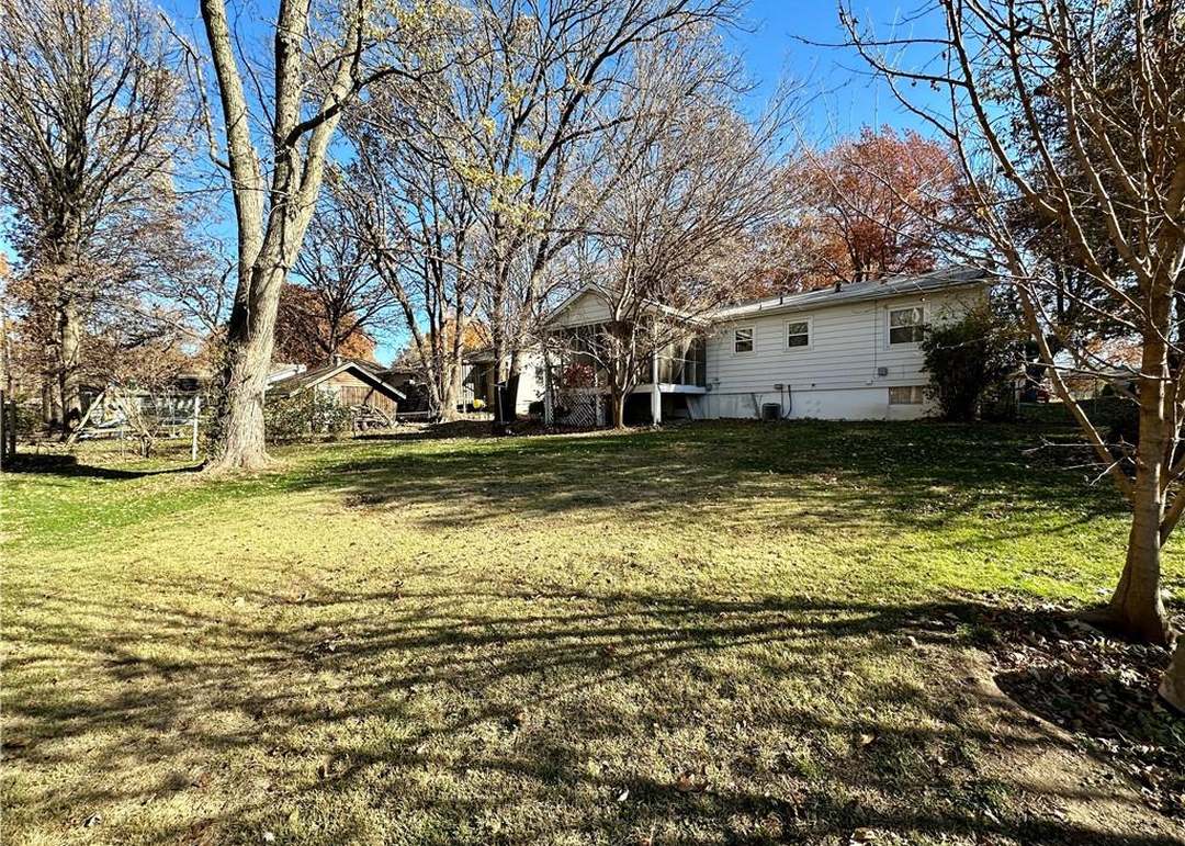 120 Hawthorne Drive — photo 29