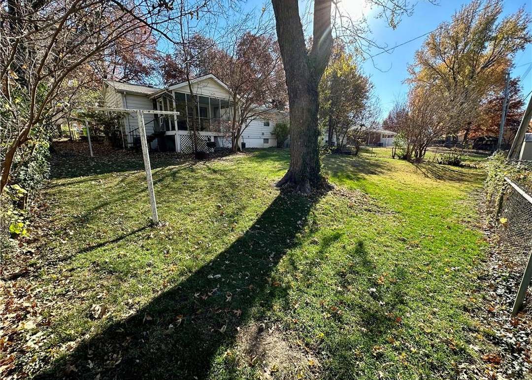 120 Hawthorne Drive — photo 30