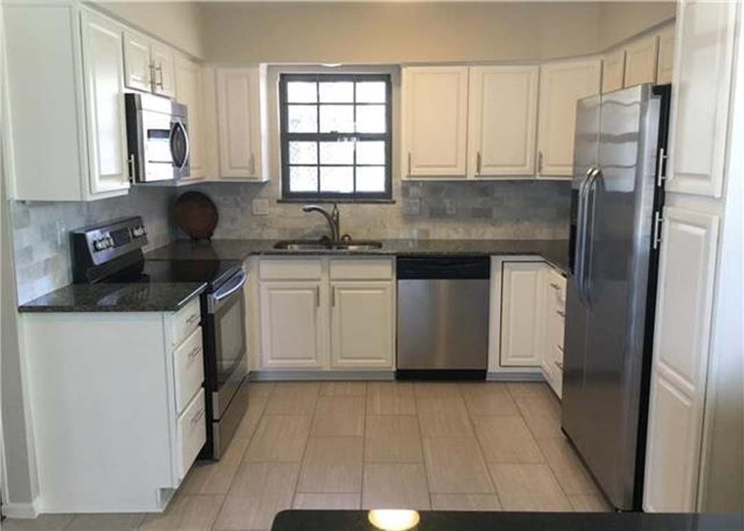 12209 W 72nd Street — photo 8
