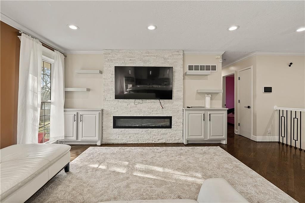 12318 S Locust Circle — photo 5