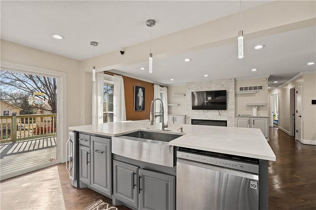 12318 S Locust Circle — photo 9