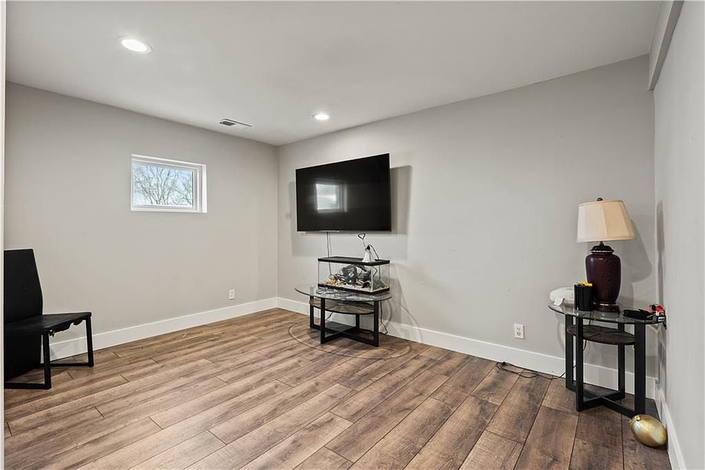 12318 S Locust Circle — photo 23