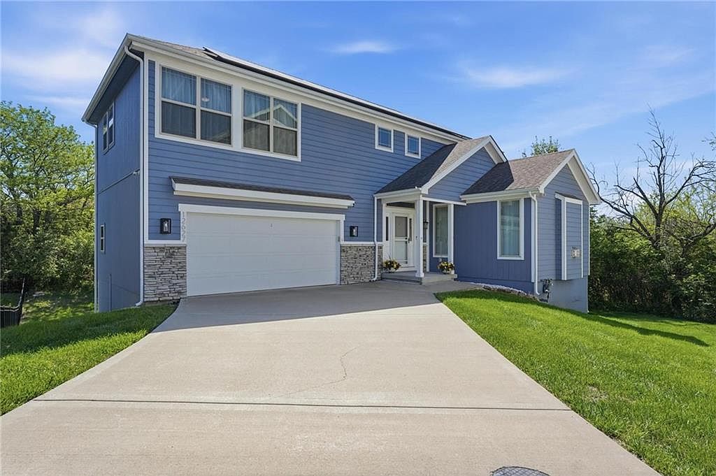 12627 Charlotte Street, Kansas City, MO