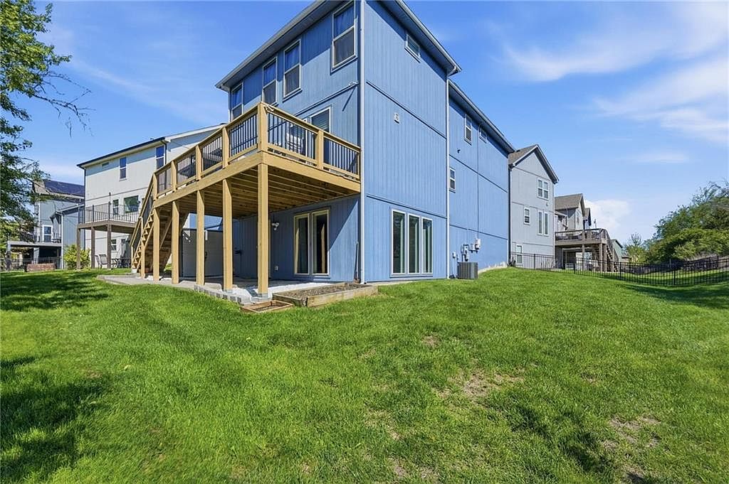 12627 Charlotte Street — photo 31