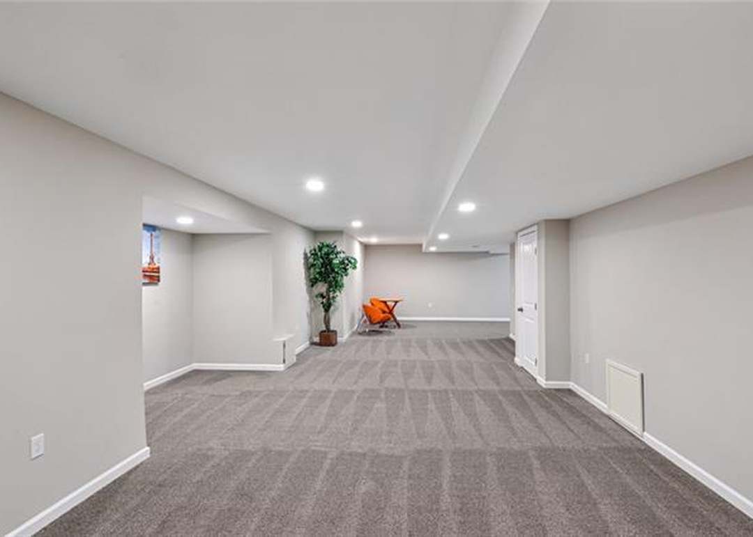 12700 Woodward Street — photo 28