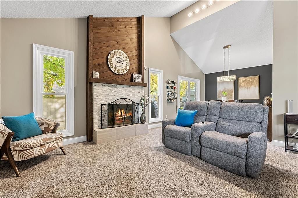 128 E Nelson Circle — photo 7