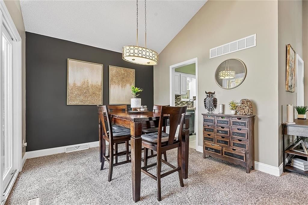 128 E Nelson Circle — photo 8