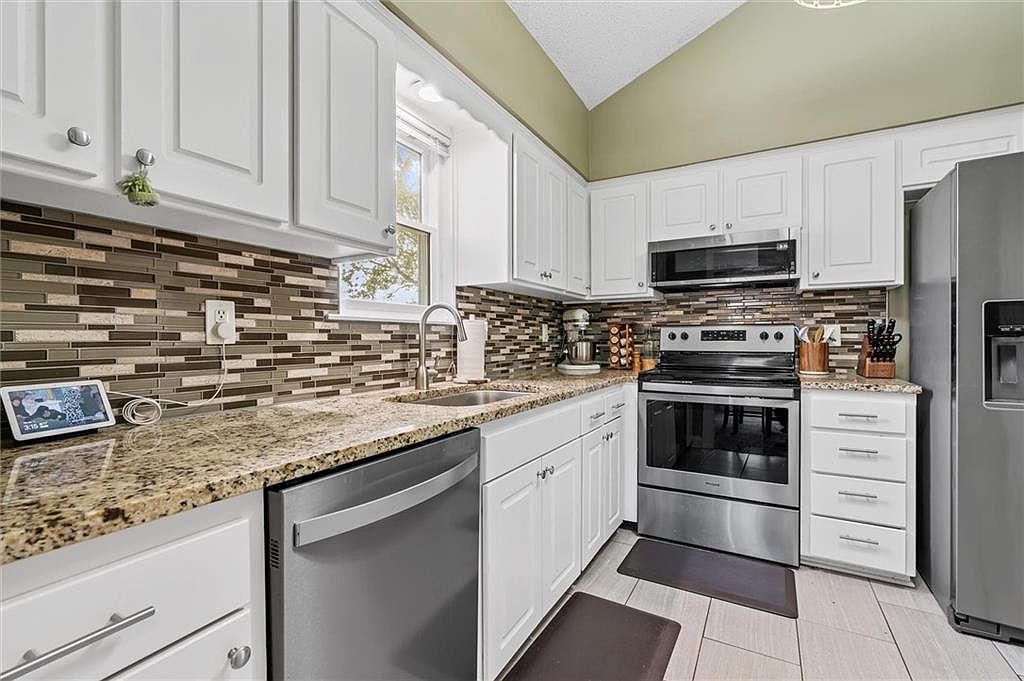 128 E Nelson Circle — photo 9