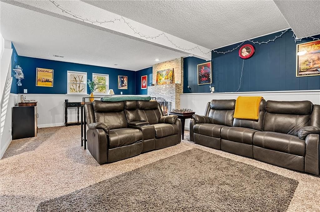 128 E Nelson Circle — photo 18