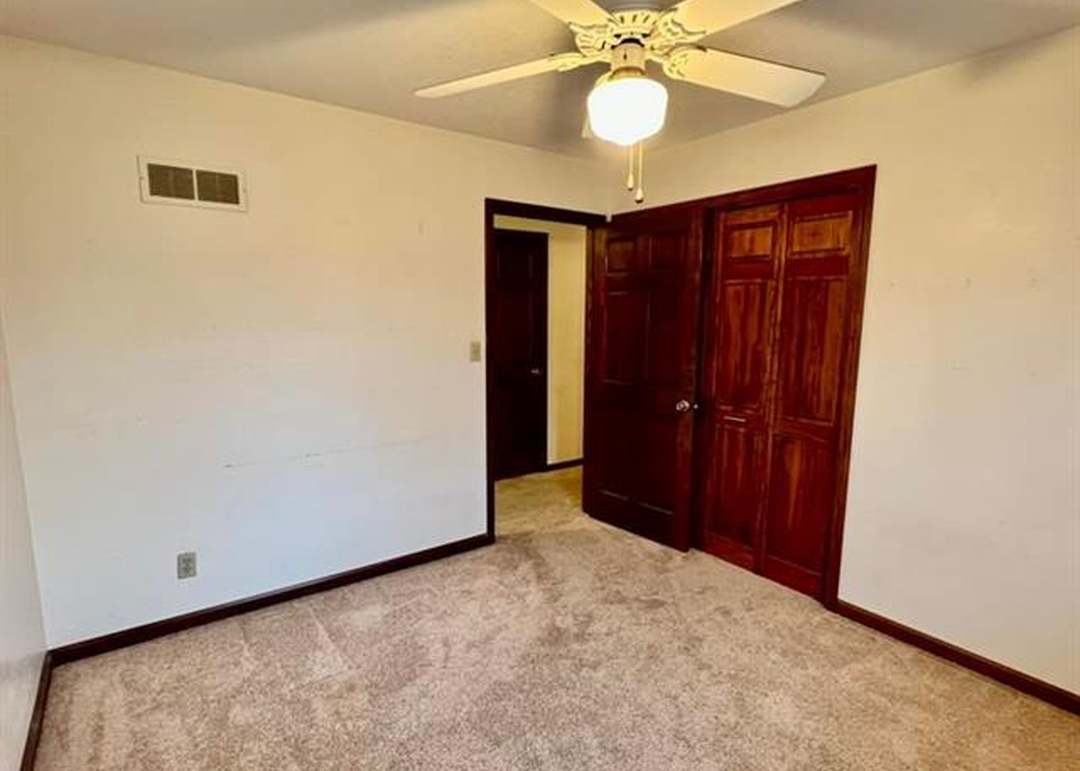 12901 Beacon Avenue — photo 3