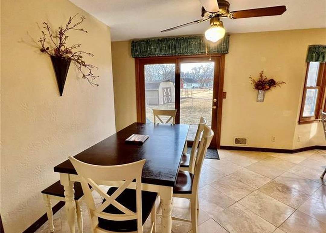 12901 Beacon Avenue — photo 4