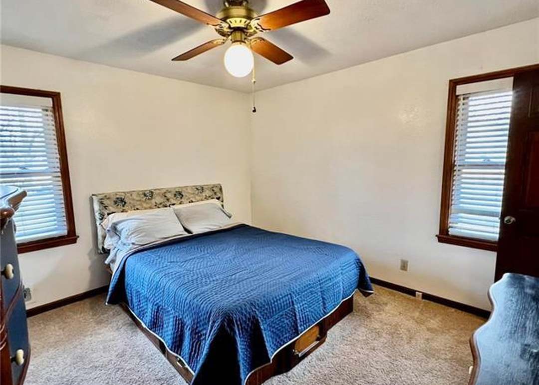 12901 Beacon Avenue — photo 5