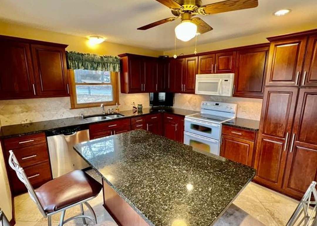 12901 Beacon Avenue — photo 8