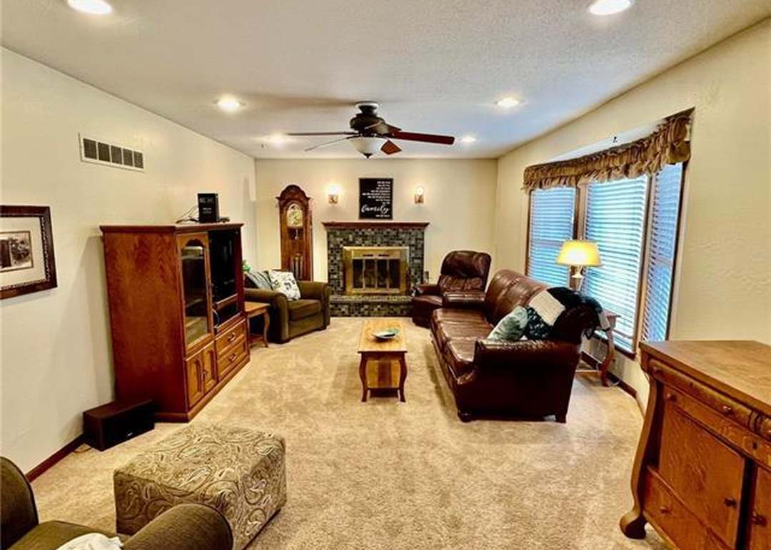 12901 Beacon Avenue — photo 10
