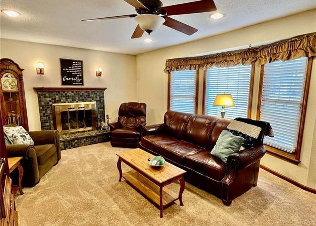 12901 Beacon Avenue — photo 11