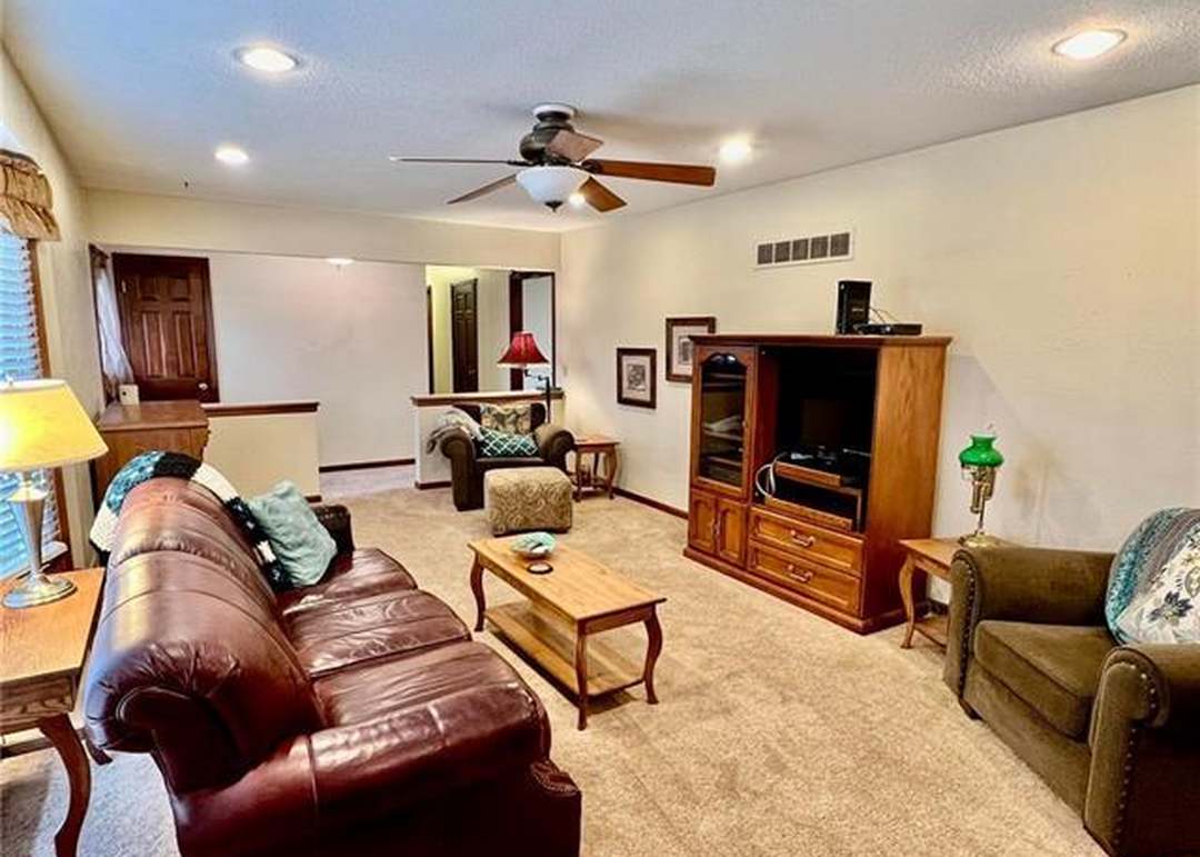 12901 Beacon Avenue — photo 12