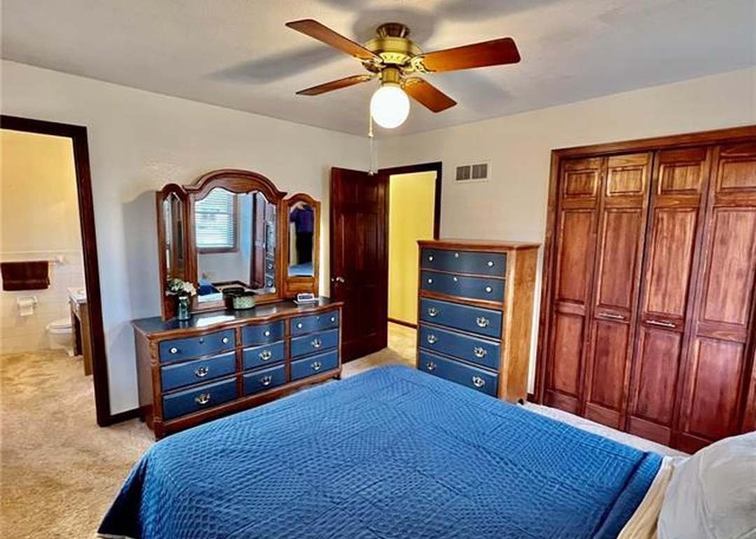 12901 Beacon Avenue — photo 18