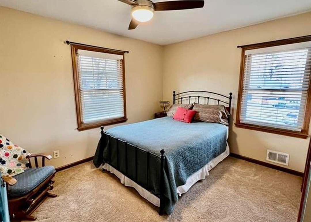 12901 Beacon Avenue — photo 22