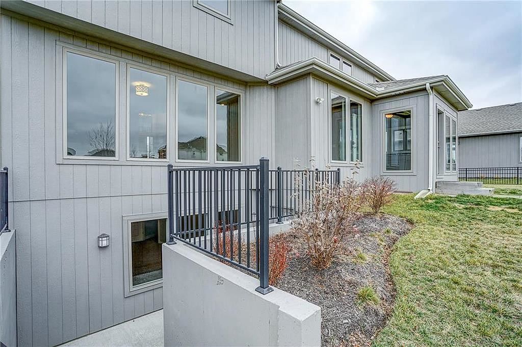 12913 W 169TH Street — photo 40