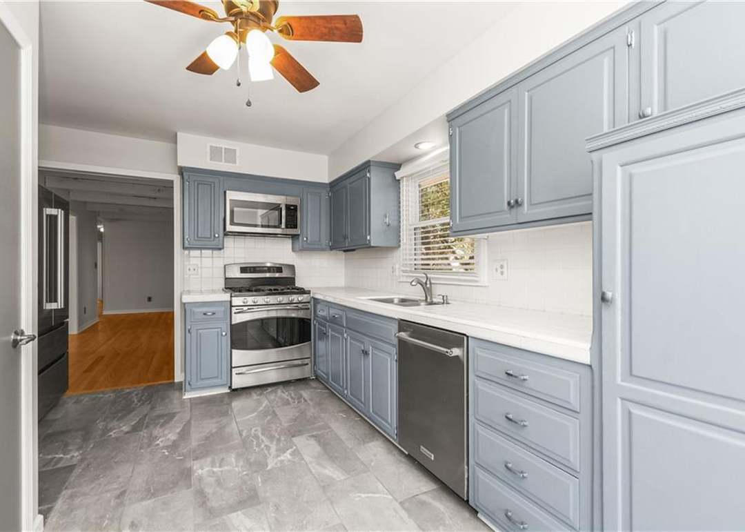 12923 Beacon Avenue — photo 4
